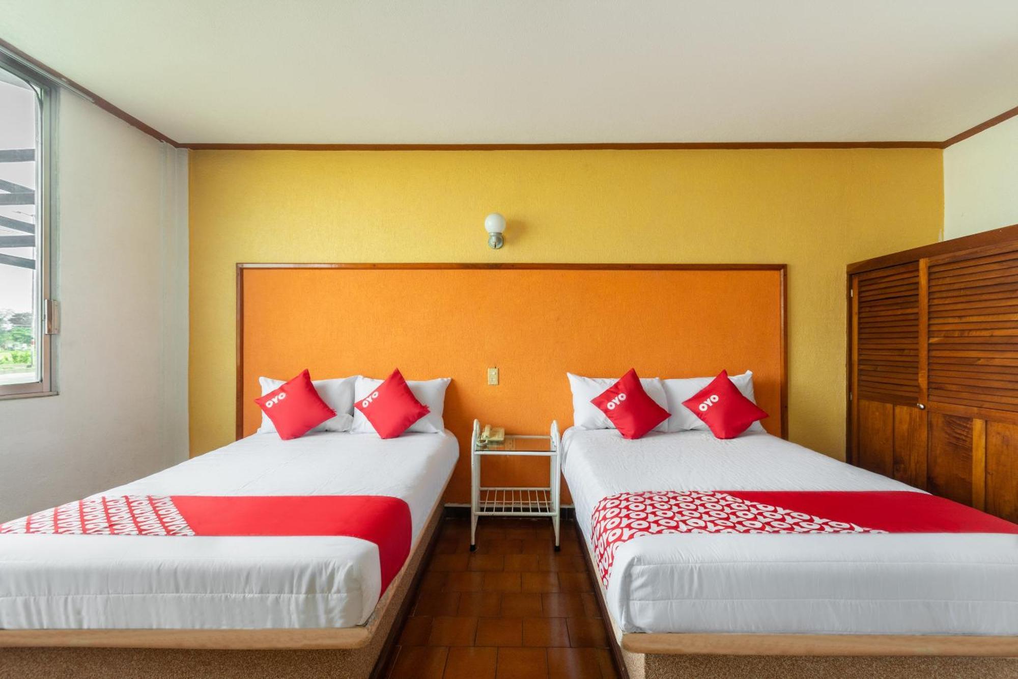 Oyo Hotel Casa Blanca Martínez de La Torre المظهر الخارجي الصورة