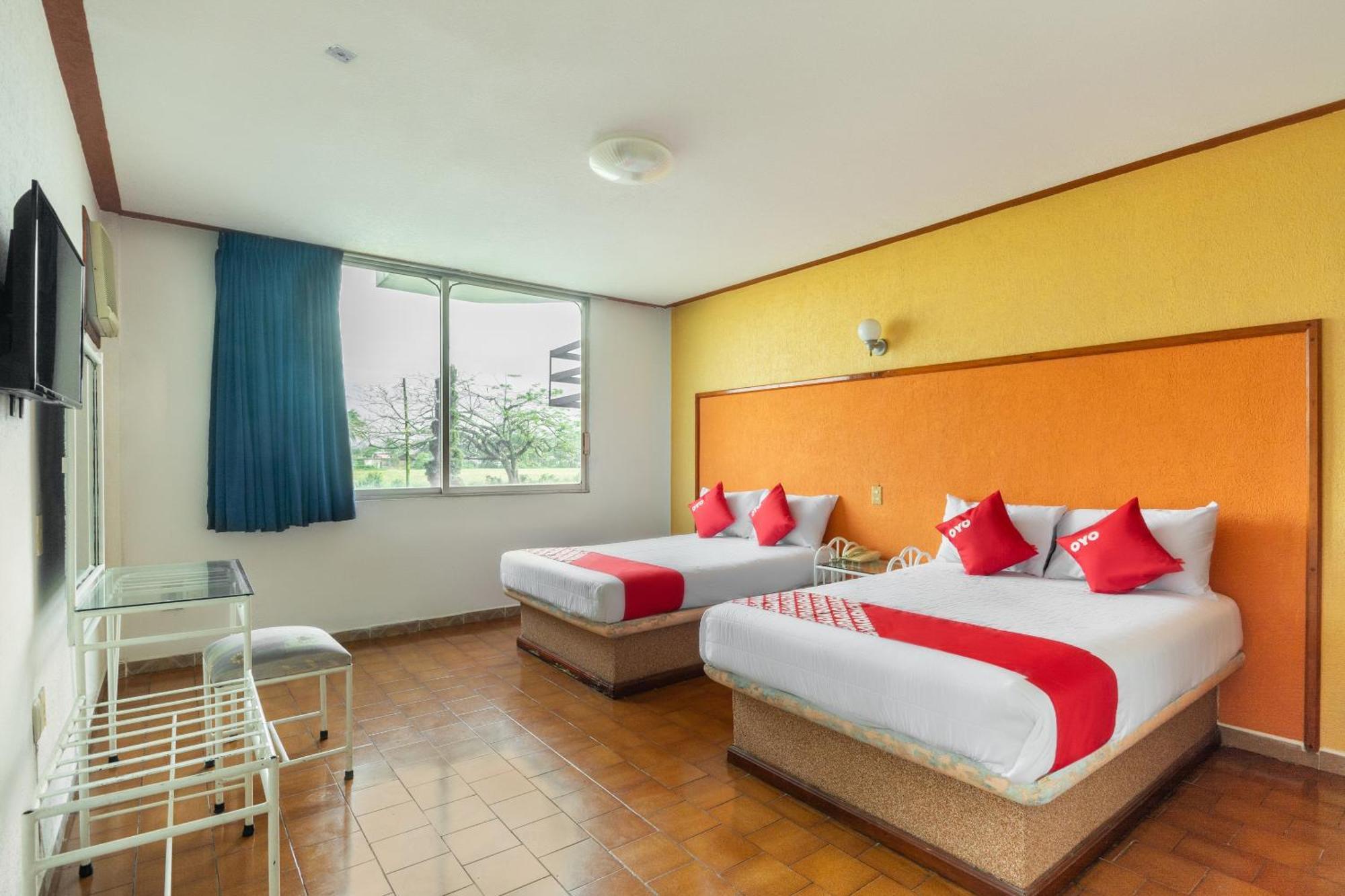 Oyo Hotel Casa Blanca Martínez de La Torre المظهر الخارجي الصورة