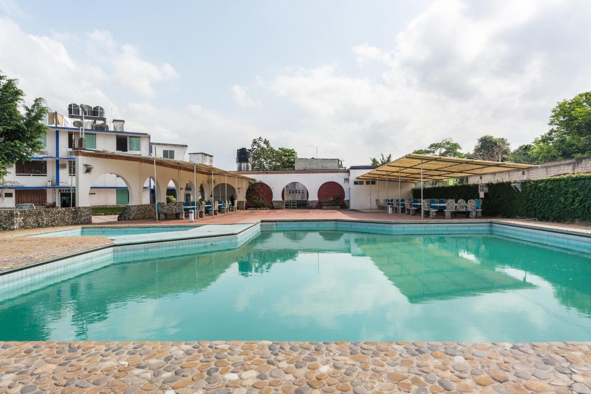 Oyo Hotel Casa Blanca Martínez de La Torre المظهر الخارجي الصورة